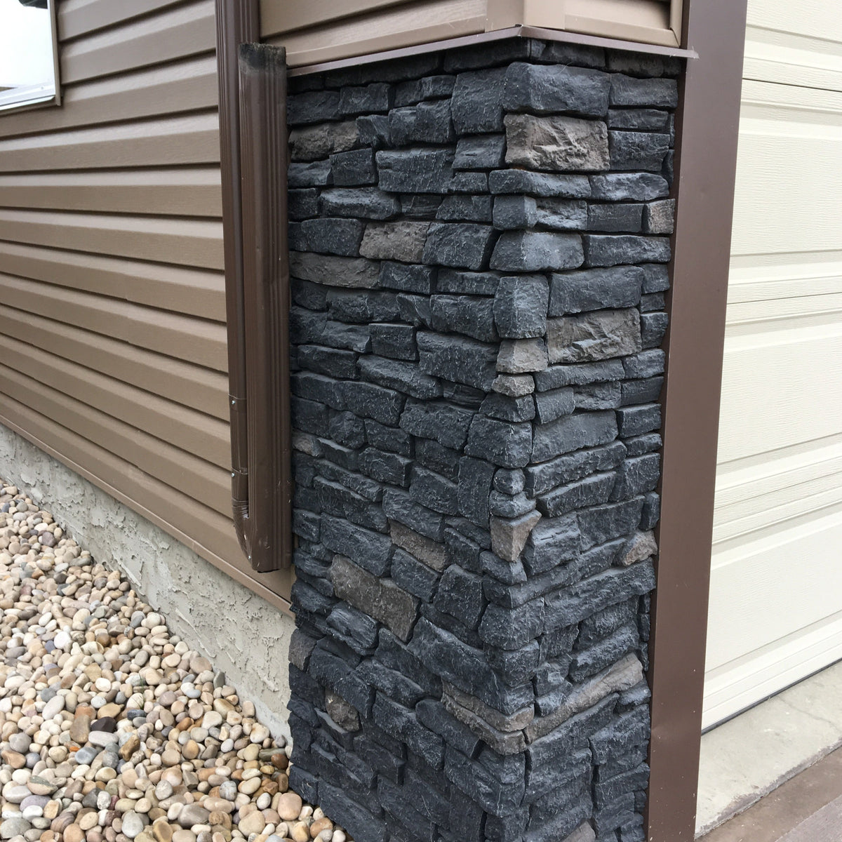 Faux Ridge Stone Panels - Black Blend